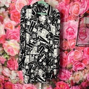 NWT Stylish Black and White Graphic Blouse $19